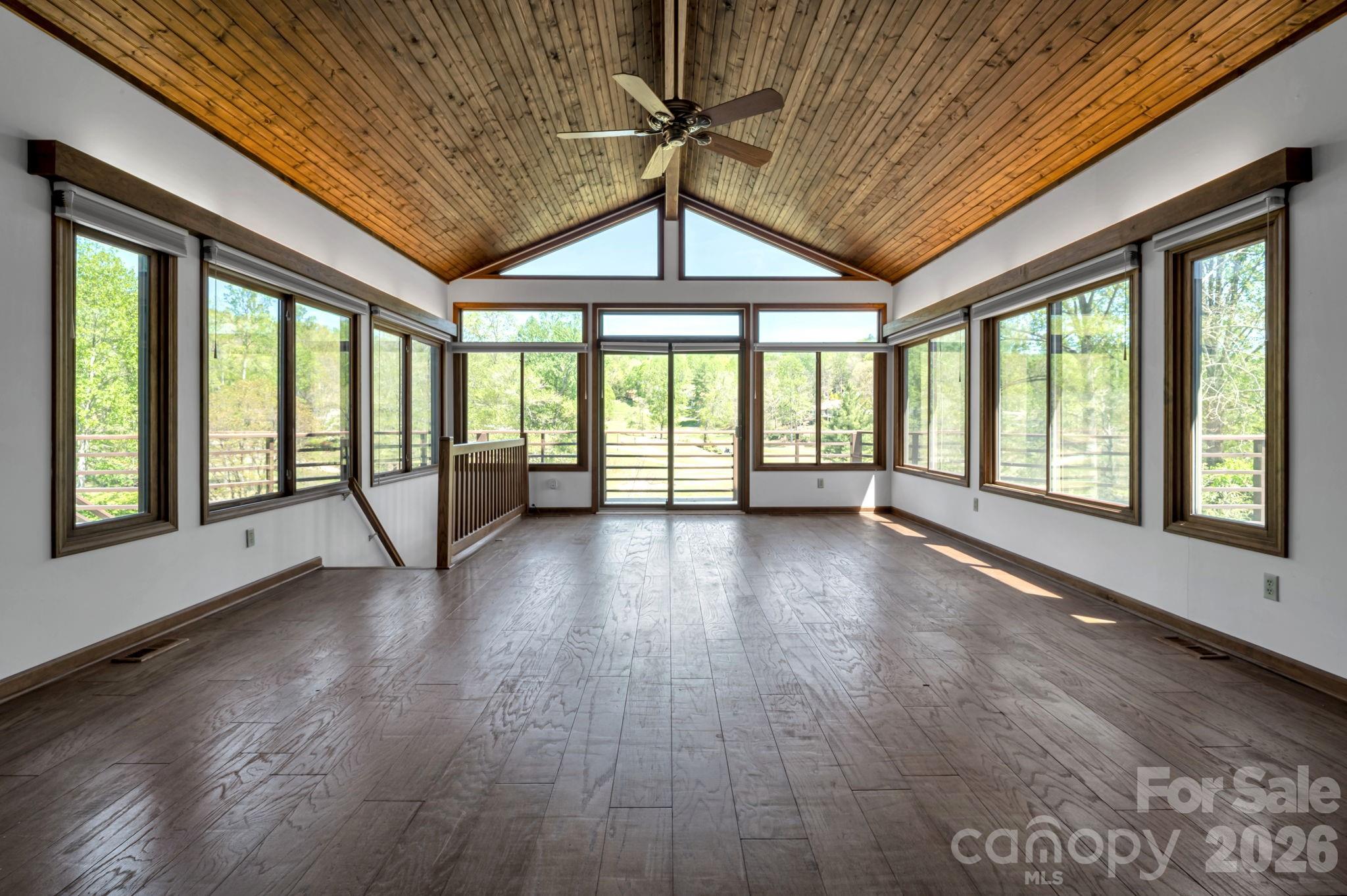 3104 Cove Loop Road