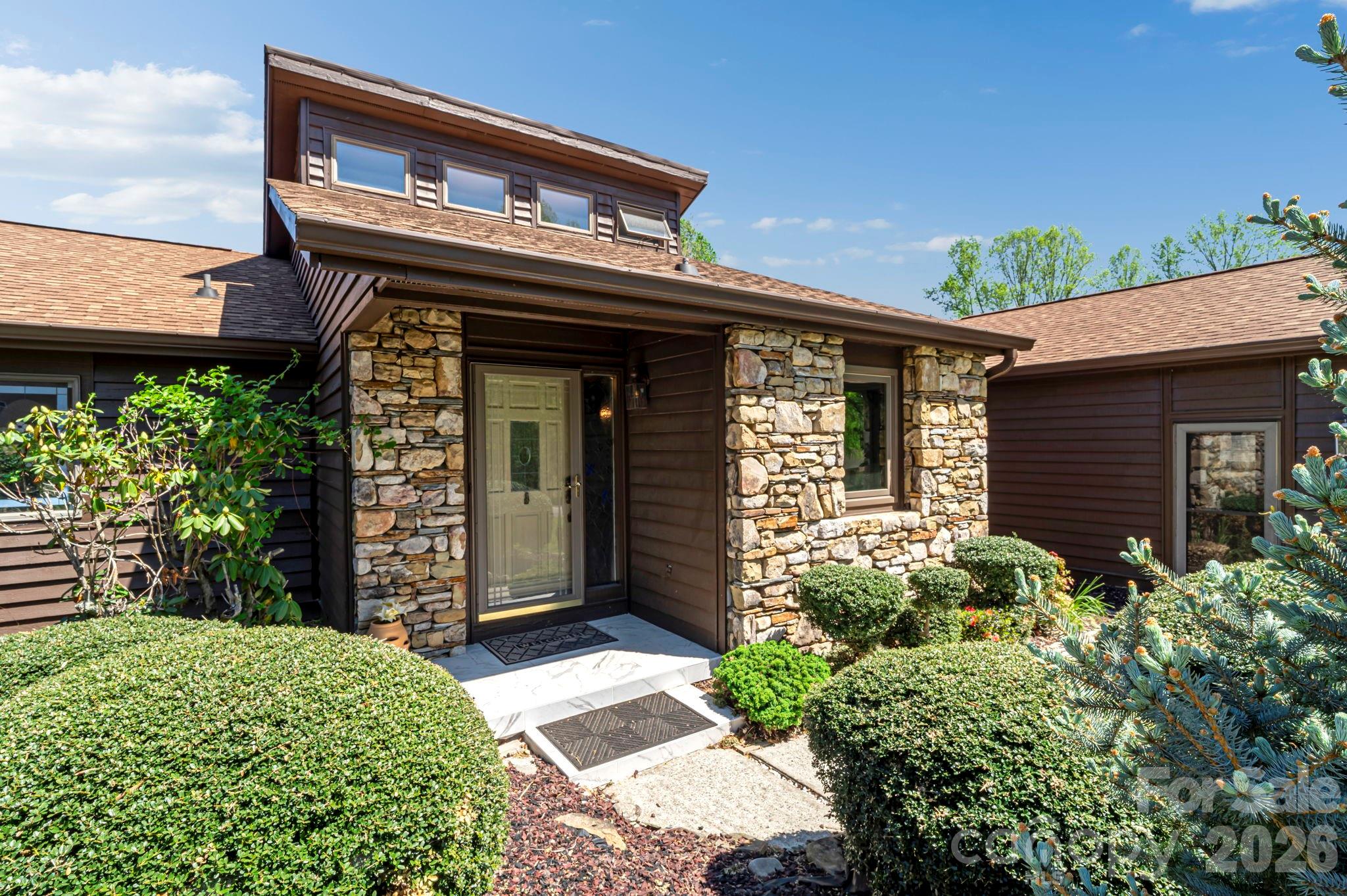 3104 Cove Loop Road