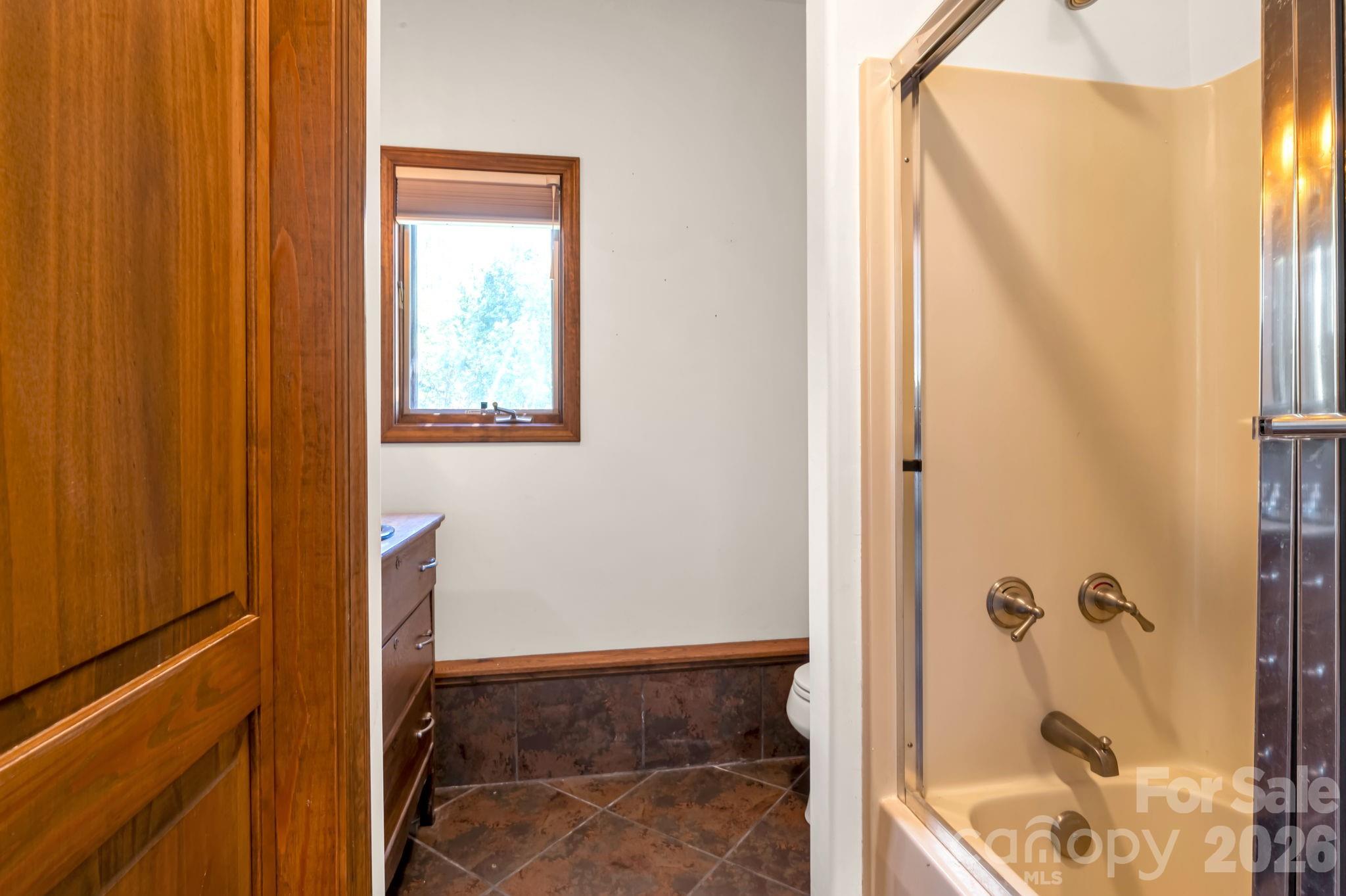3104 Cove Loop Road