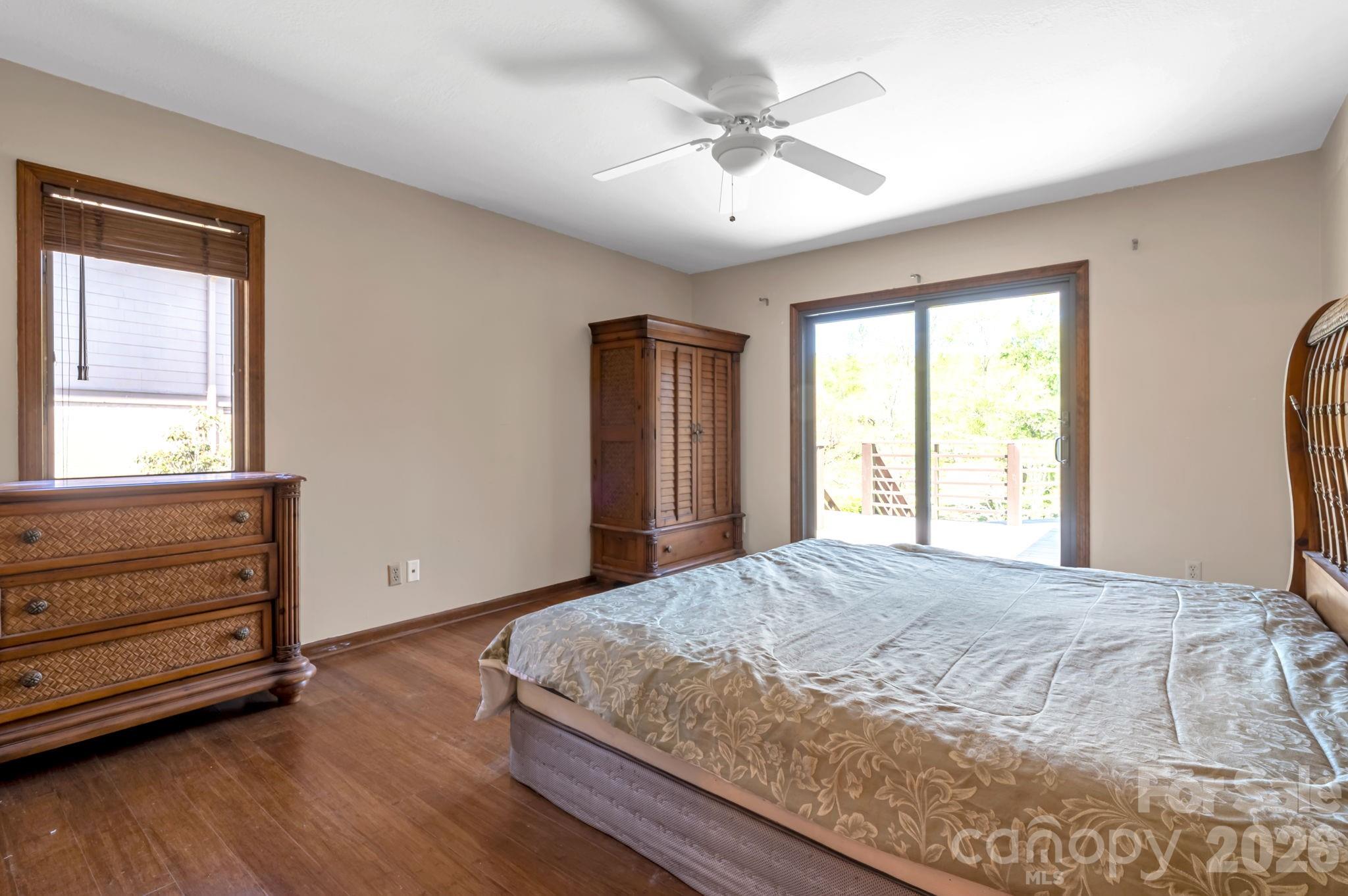 3104 Cove Loop Road