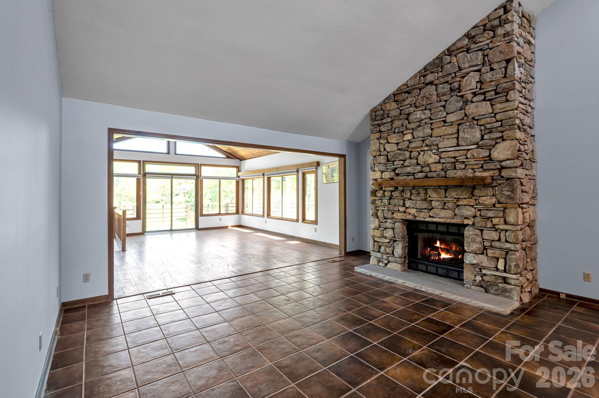3104 Cove Loop Road