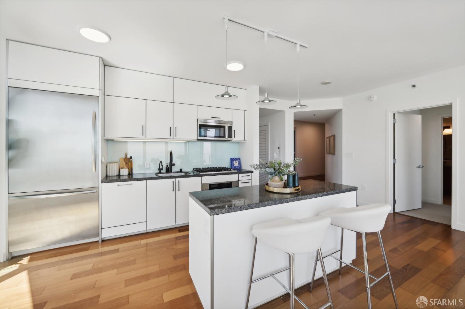 301 Main Street # 35F