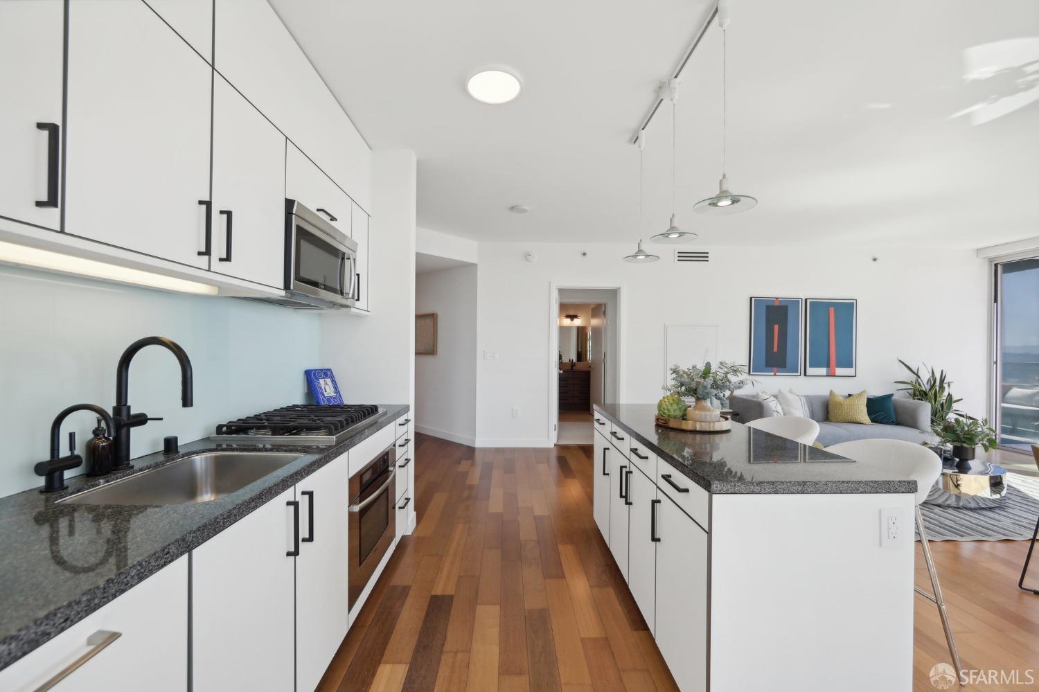 301 Main Street # 35F