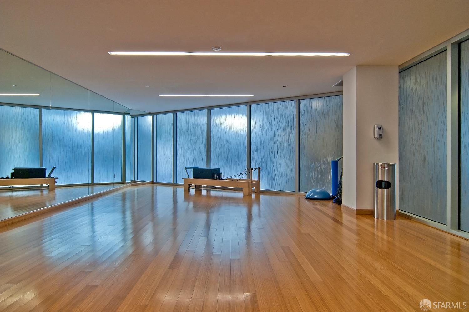 301 Main Street # 35F