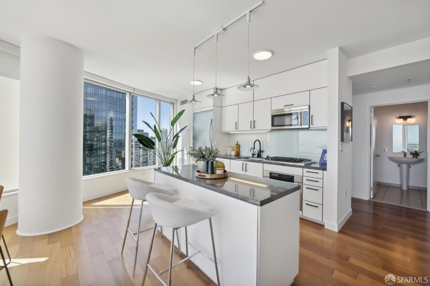 301 Main Street # 35F