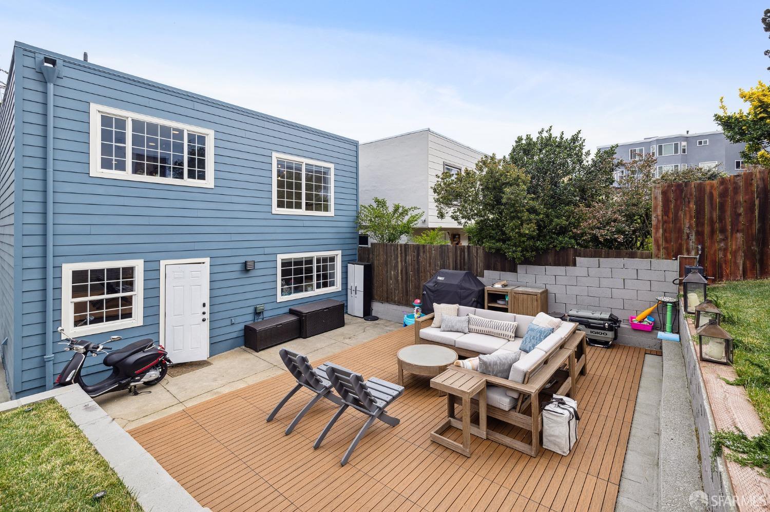 320 Woodside Avenue