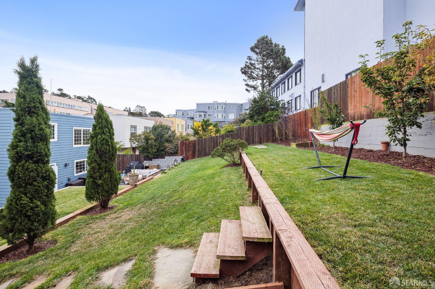 320 Woodside Avenue