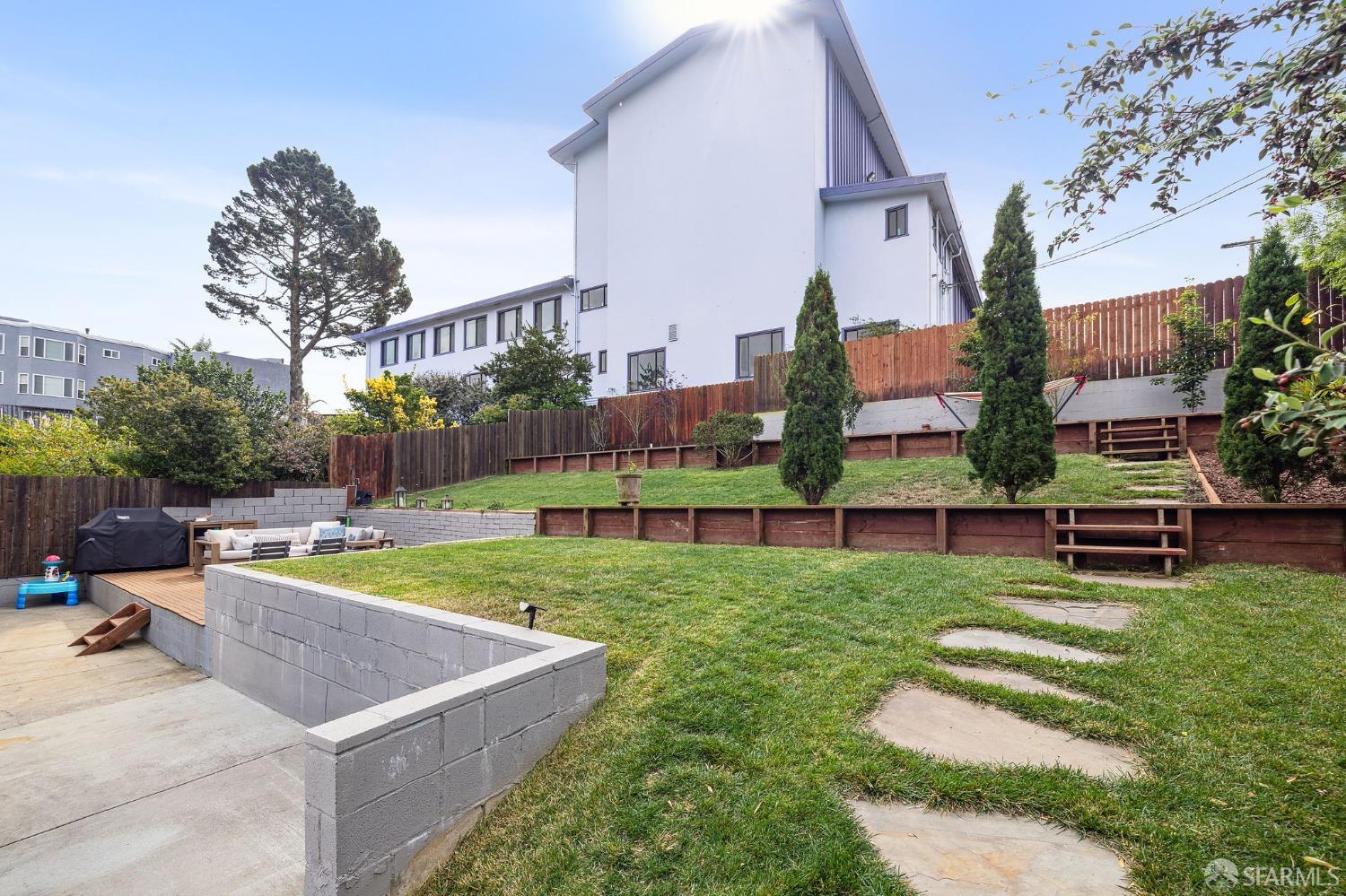 320 Woodside Avenue