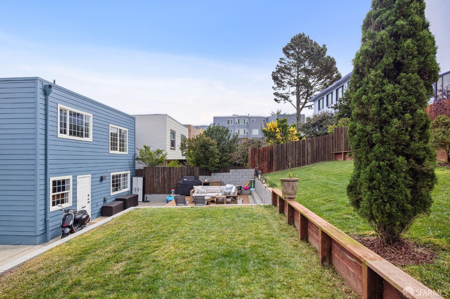 320 Woodside Avenue