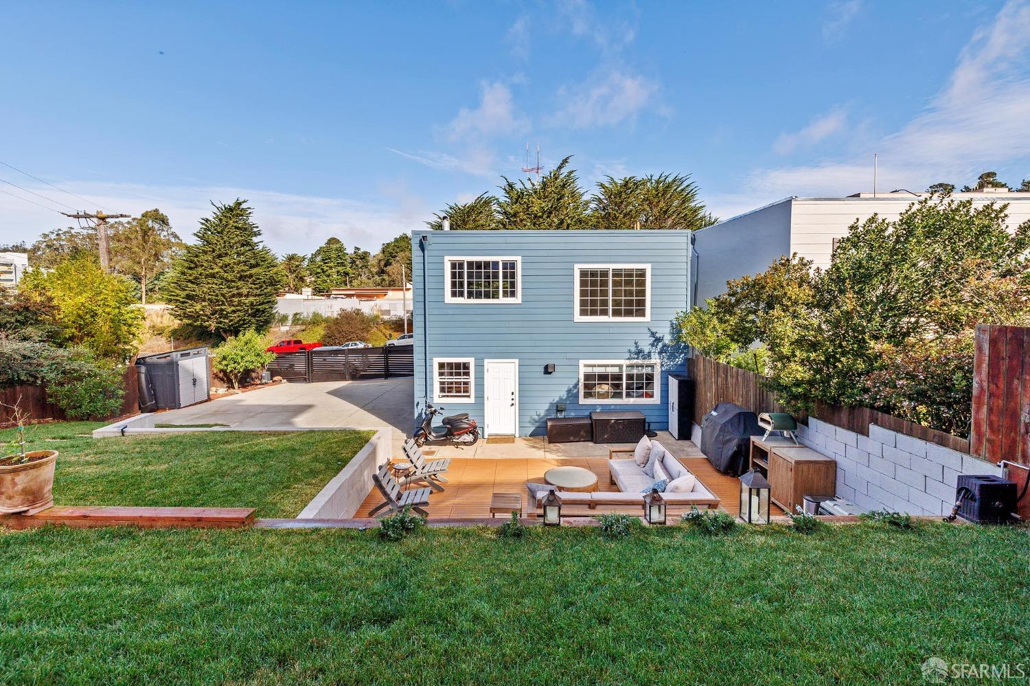 320 Woodside Avenue