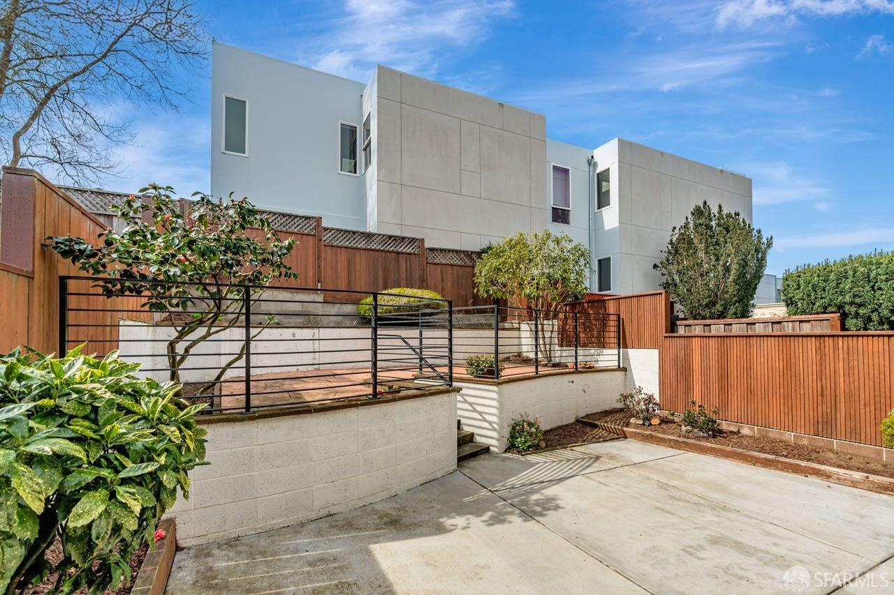1711 10th Avenue