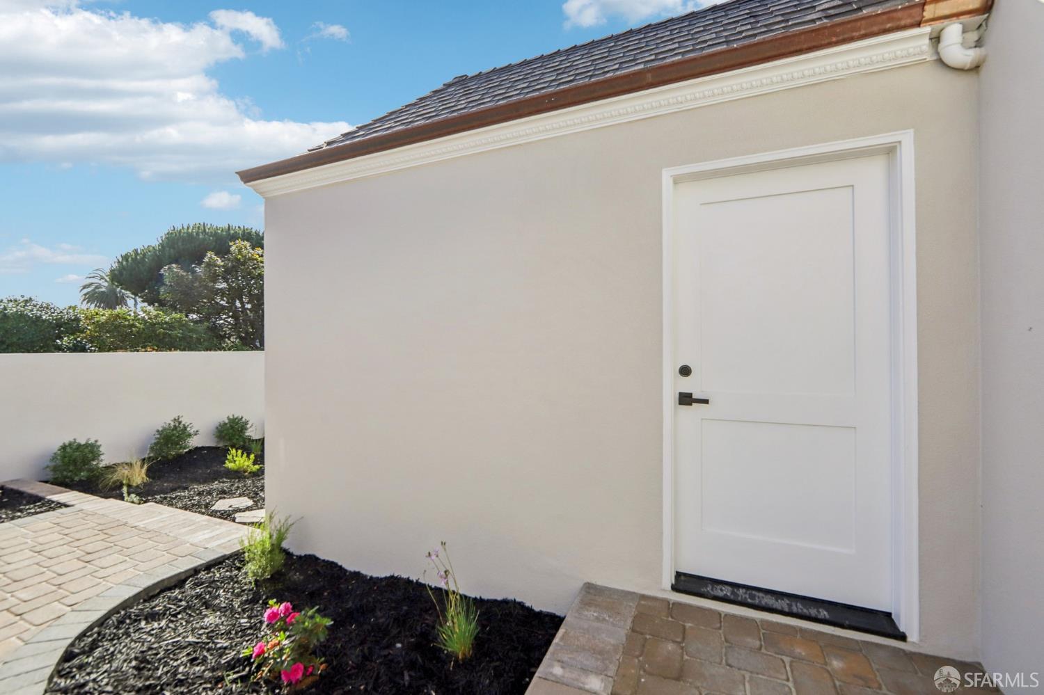 255 Crestlake Drive