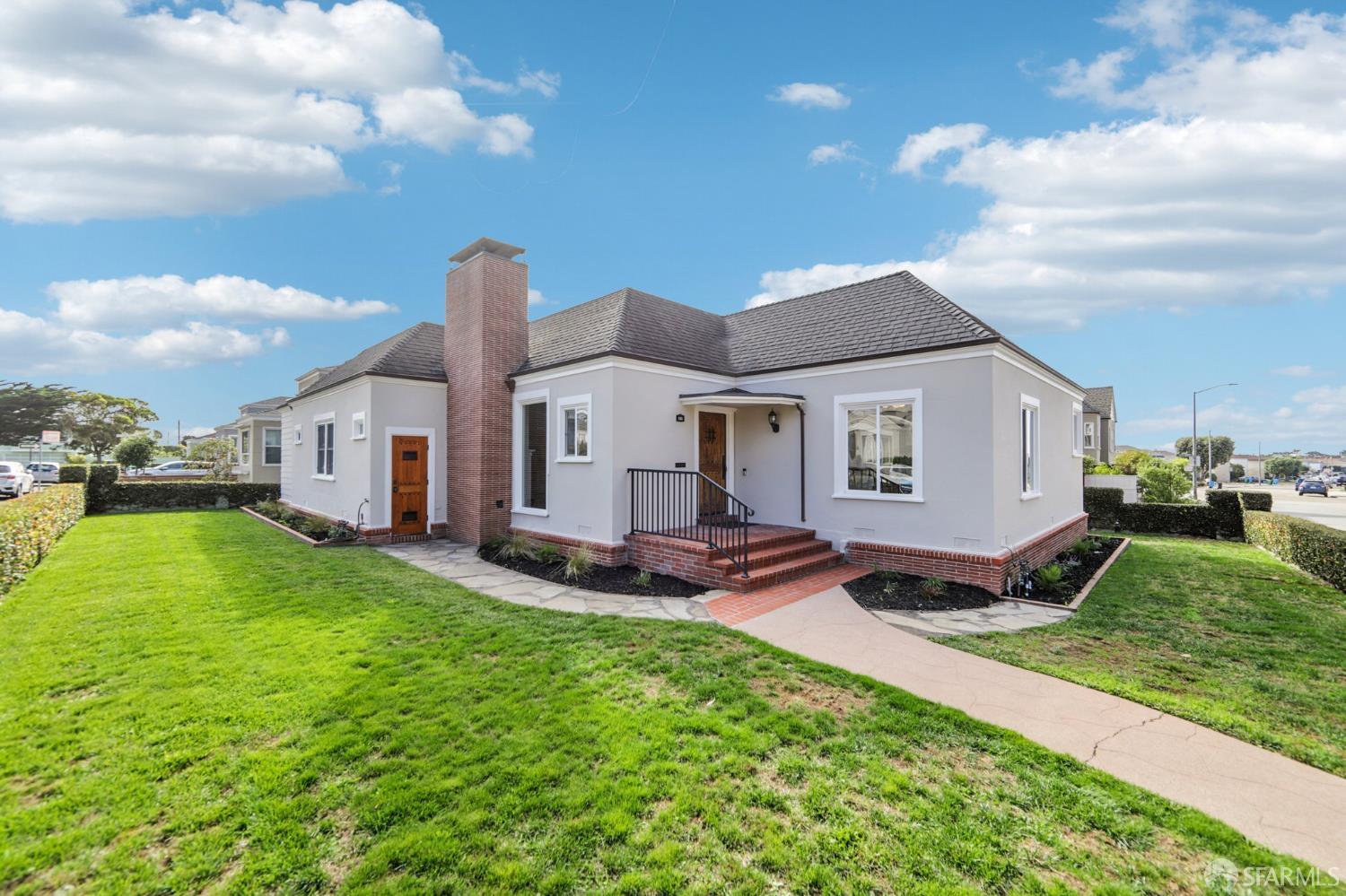 255 Crestlake Drive