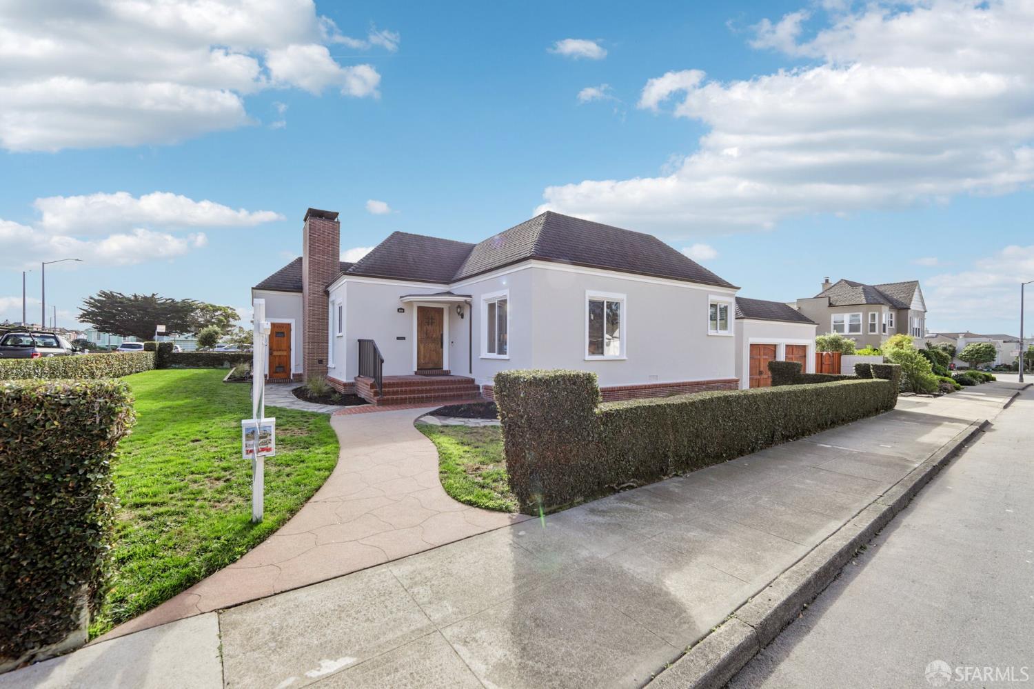 255 Crestlake Drive
