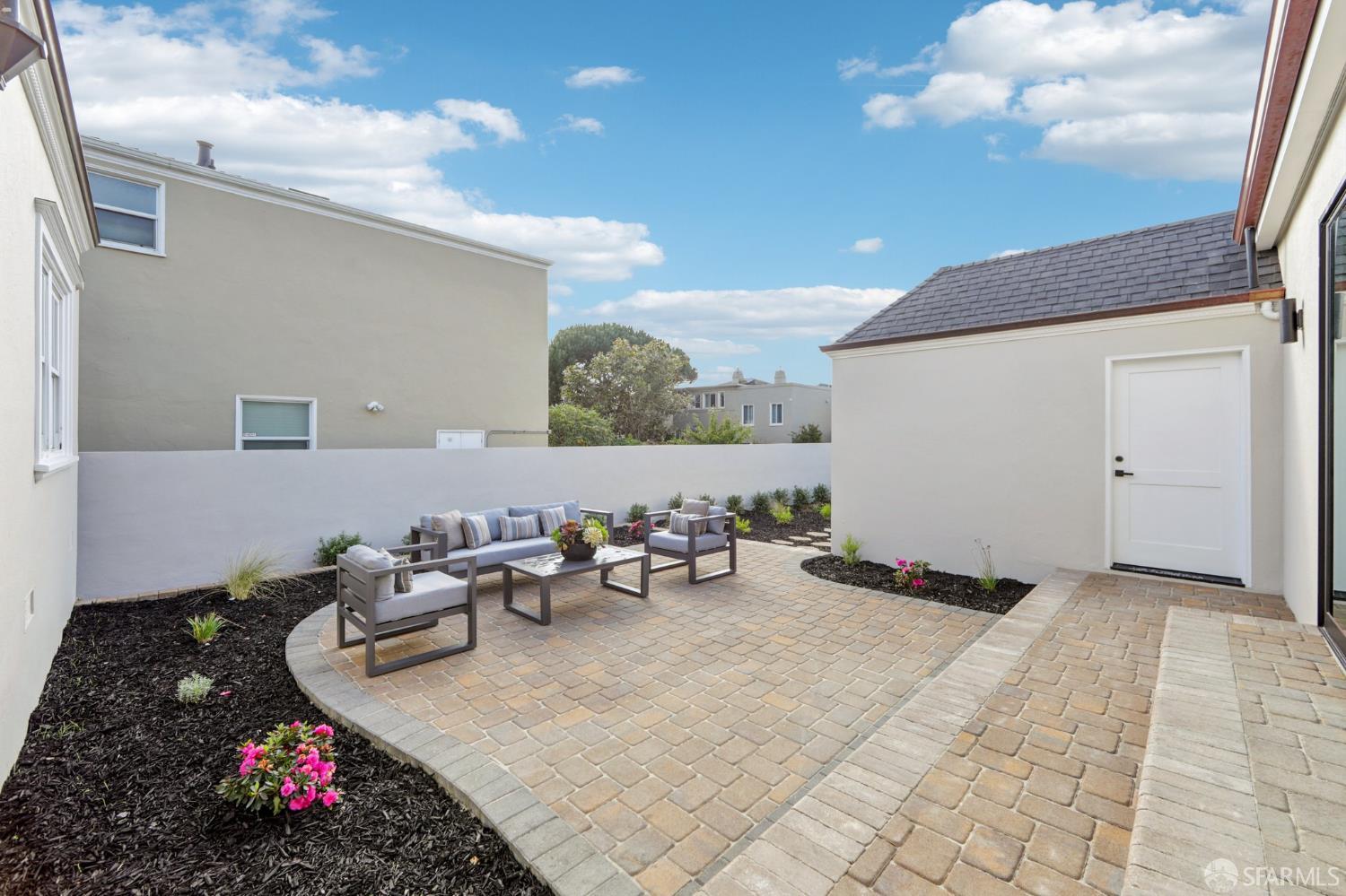 255 Crestlake Drive