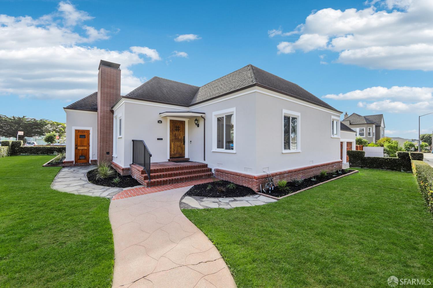 255 Crestlake Drive
