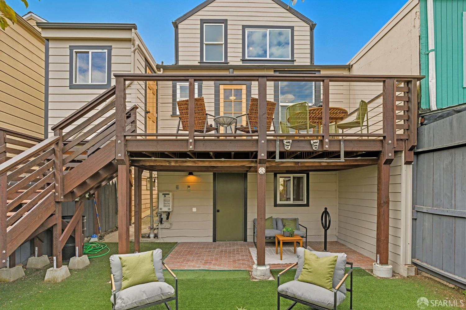 407 Banks Street