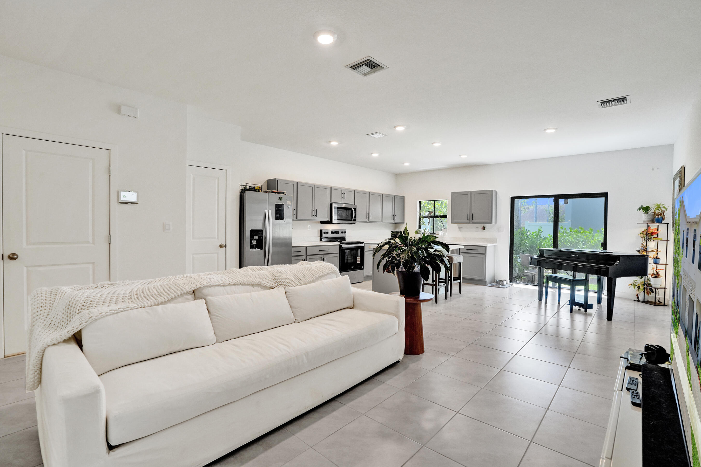 975 NW 3rd Terrace