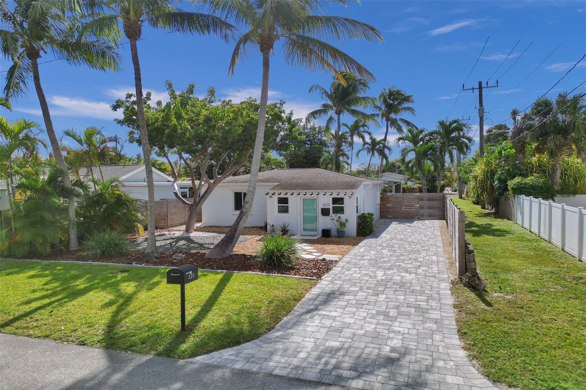 320 SW 13th St