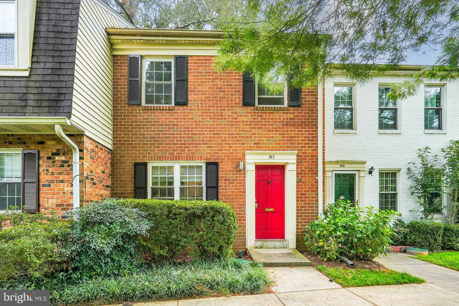 742 COLLEGE PARKWAY 7-742