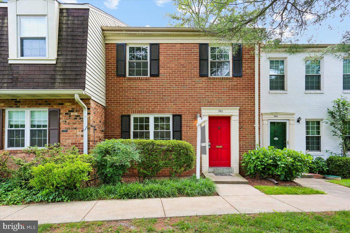 742 COLLEGE PARKWAY 7-742