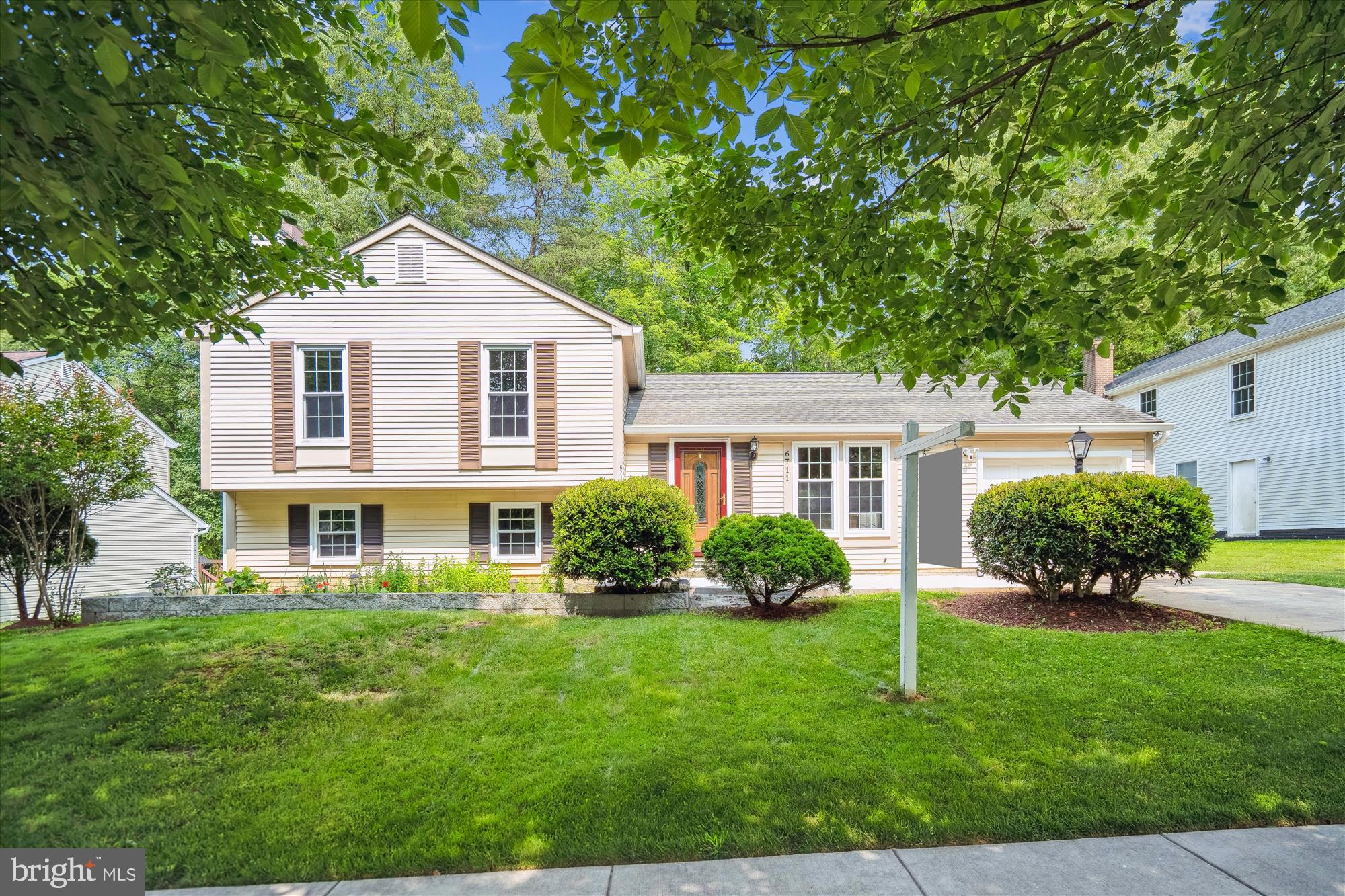 6711 Woodstream Dr