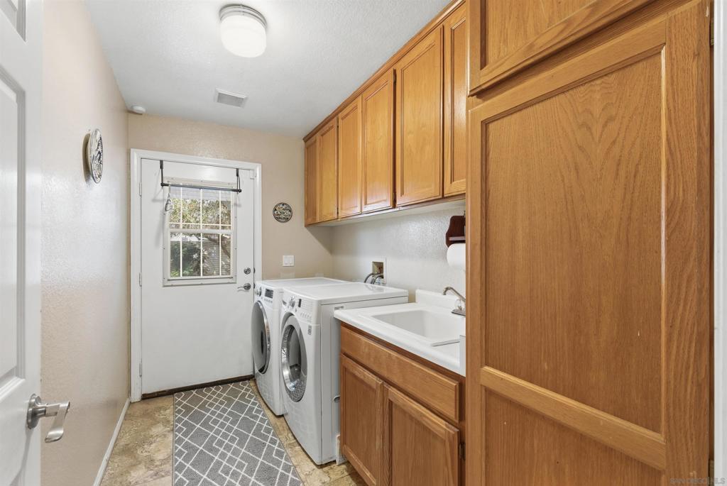 2142 Hidden Mesa Rd