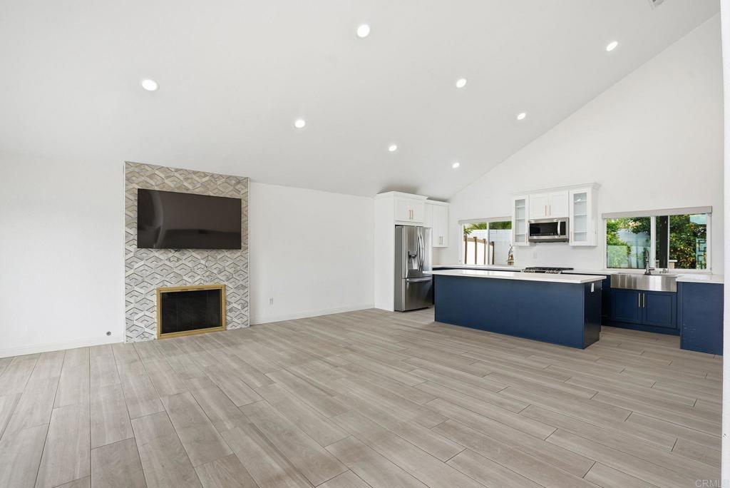 1668 1672 Spanish Oak Pl