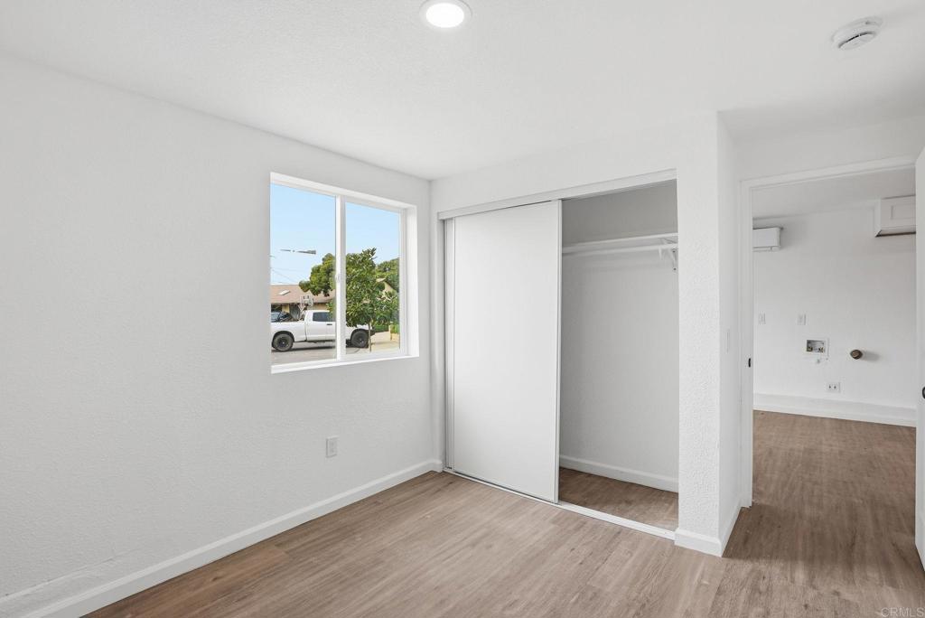 1668 1672 Spanish Oak Pl