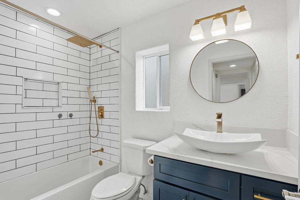 1668 1672 Spanish Oak Pl