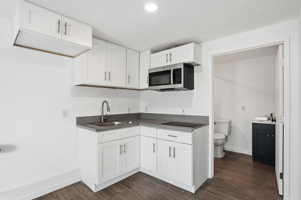 1668 1672 Spanish Oak Pl