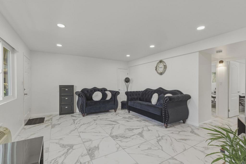 505 E Madison Ave 76