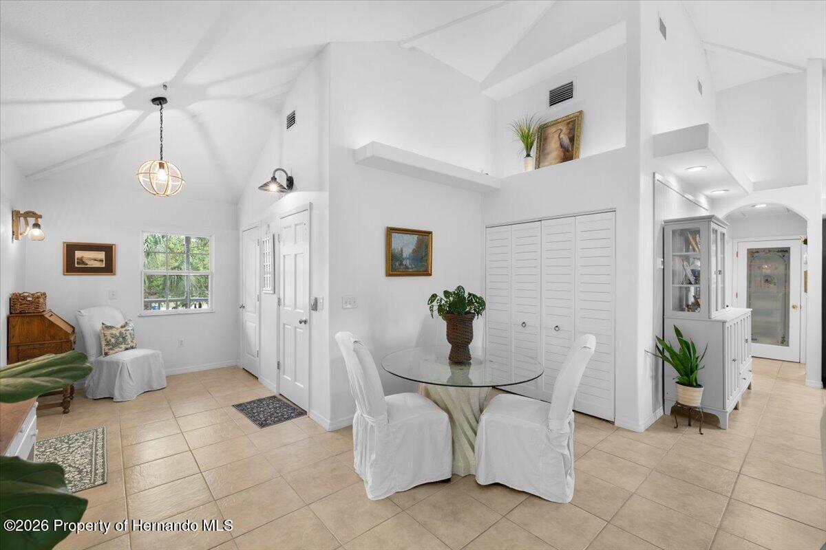 6093 Avenue Of The Palms