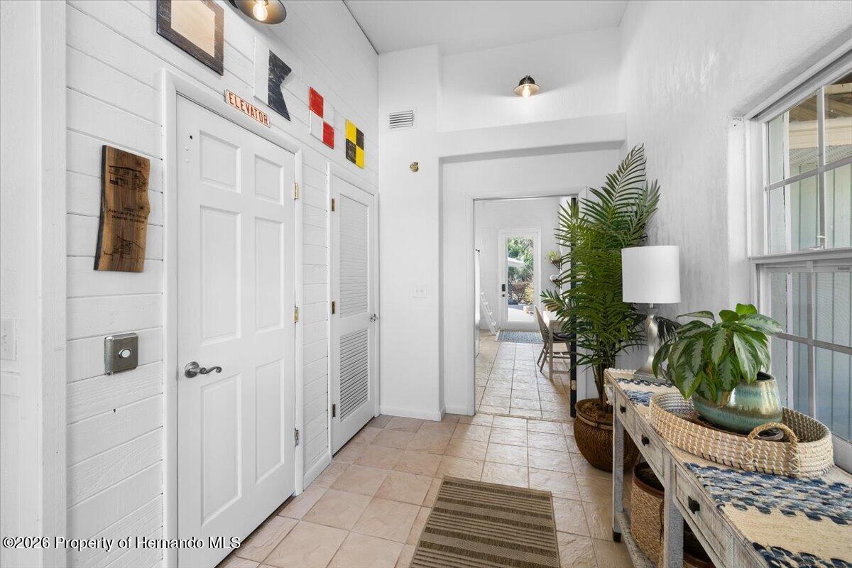 6093 Avenue Of The Palms