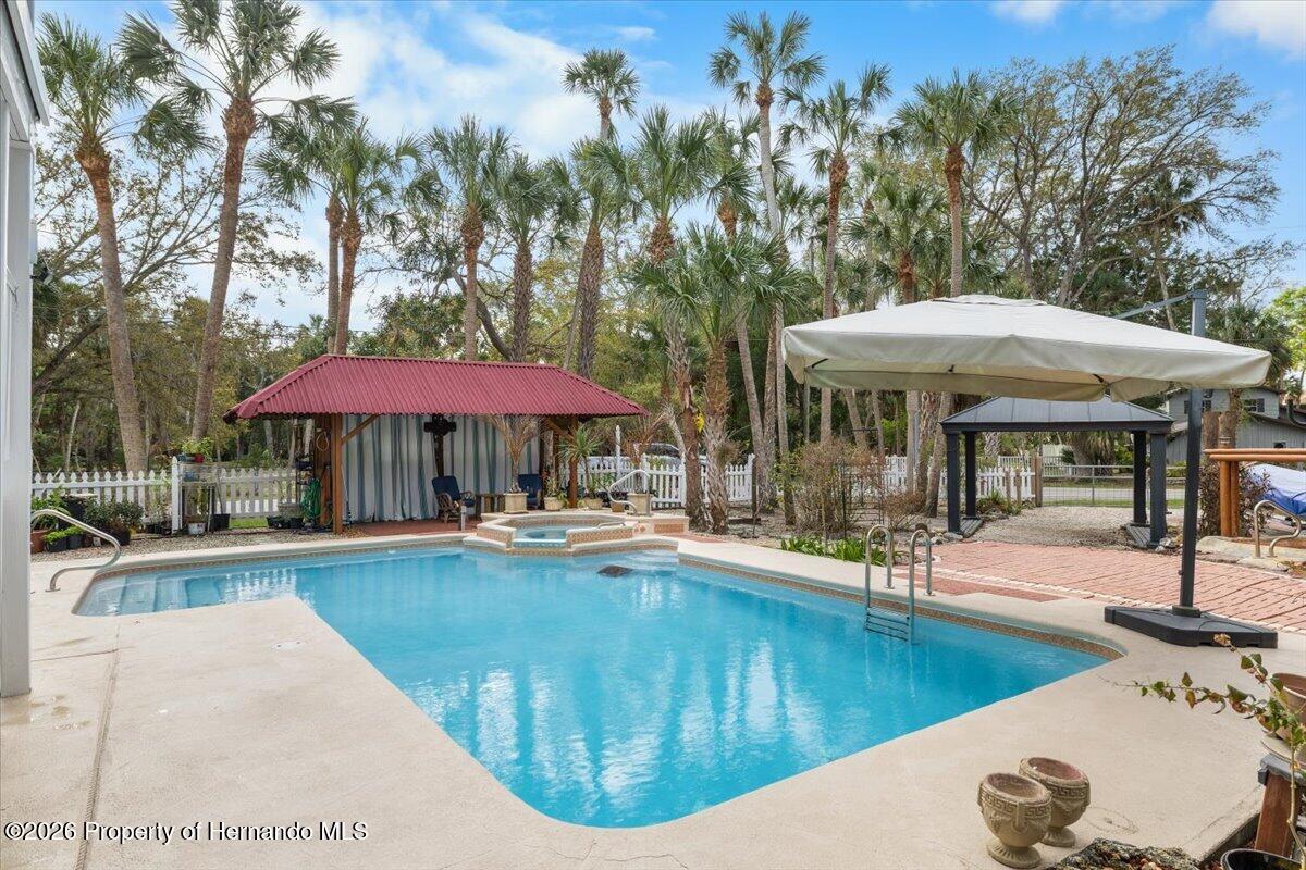 6093 Avenue Of The Palms