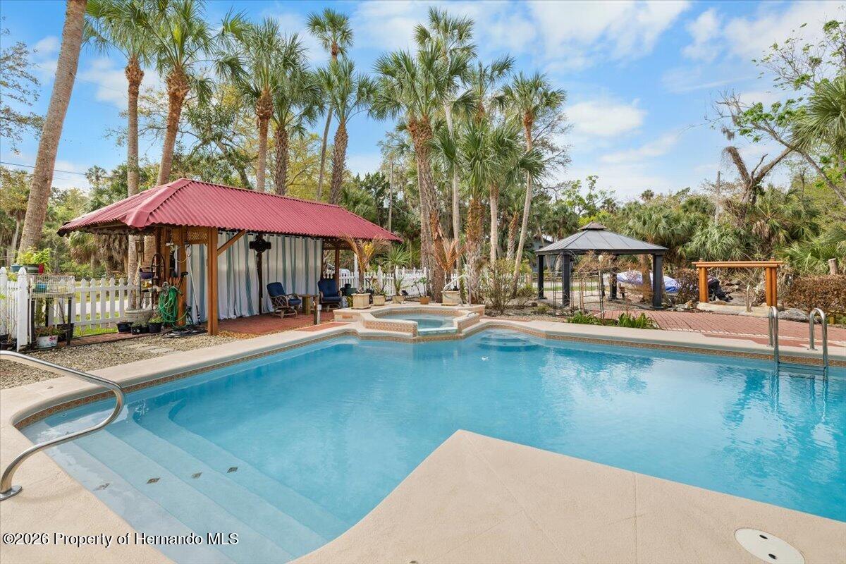 6093 Avenue Of The Palms