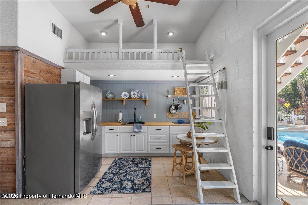 6093 Avenue Of The Palms