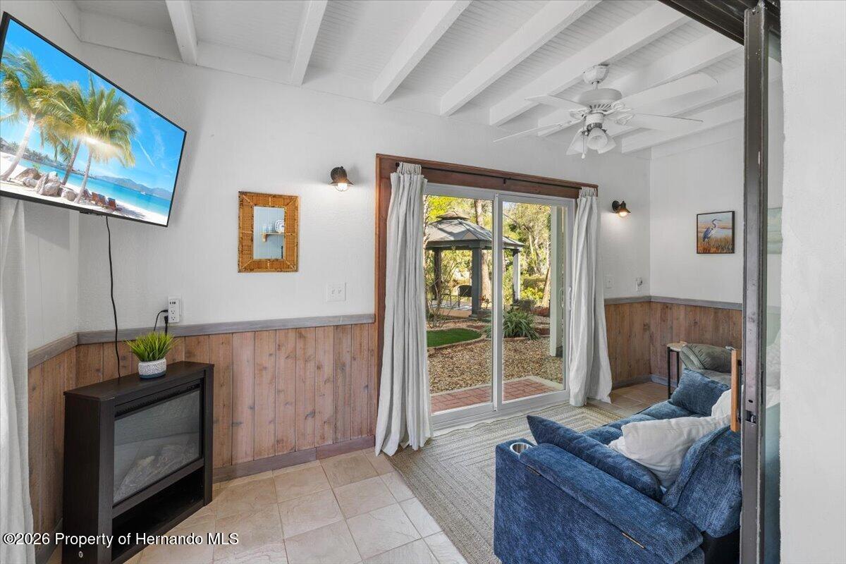 6093 Avenue Of The Palms