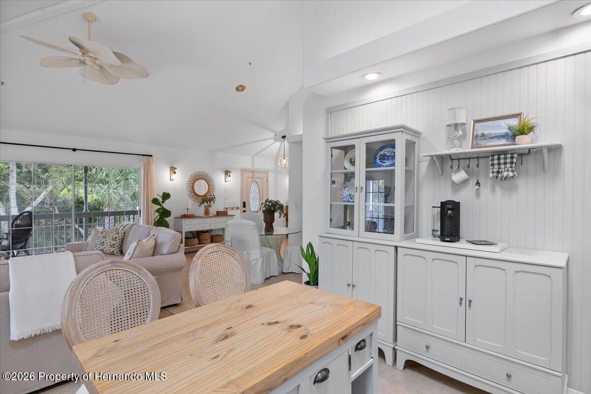 6093 Avenue Of The Palms