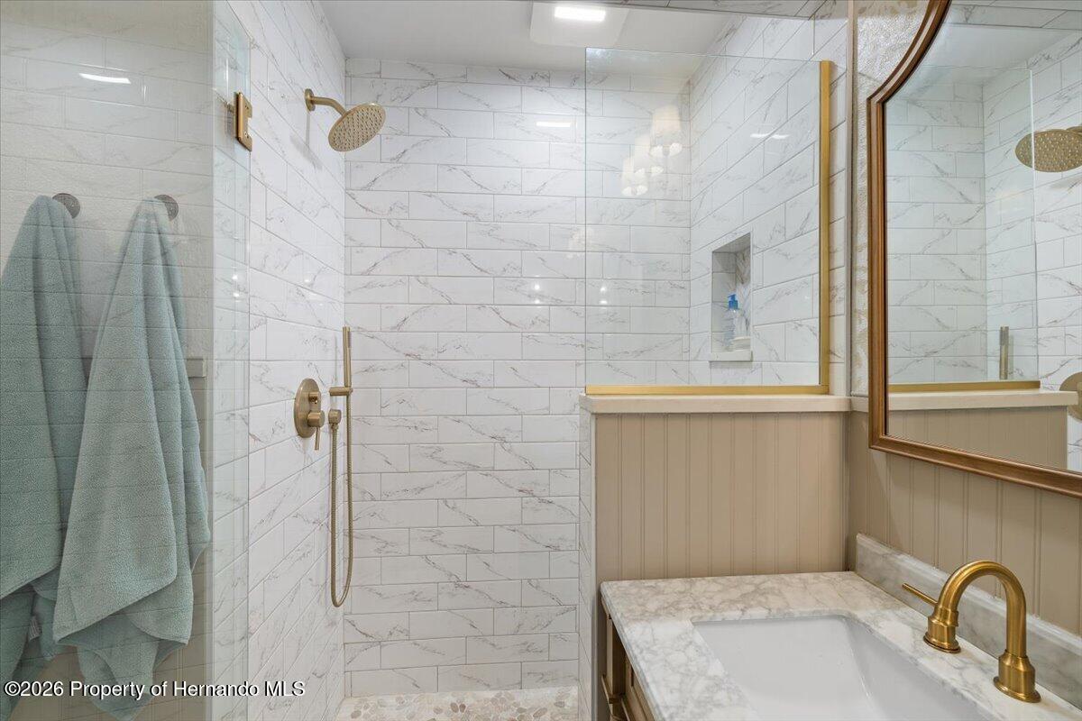 6093 Avenue Of The Palms