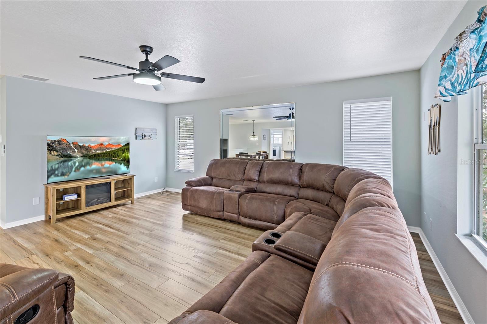 5553 DARLENE ST