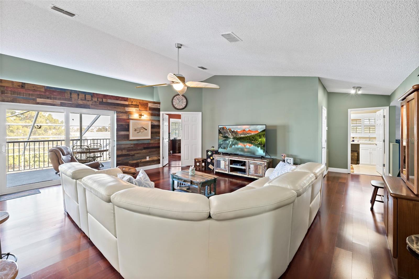4077 ORIENT DR