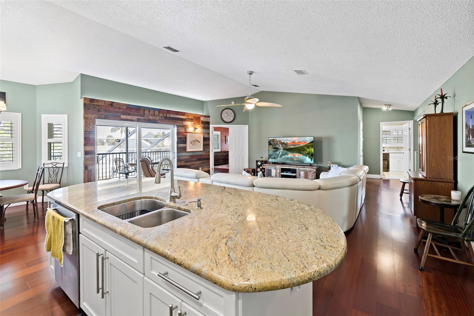 4077 ORIENT DR