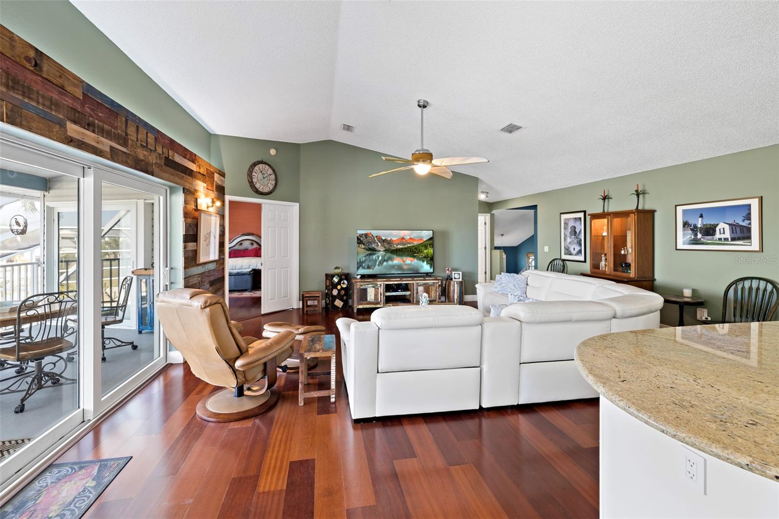4077 ORIENT DR