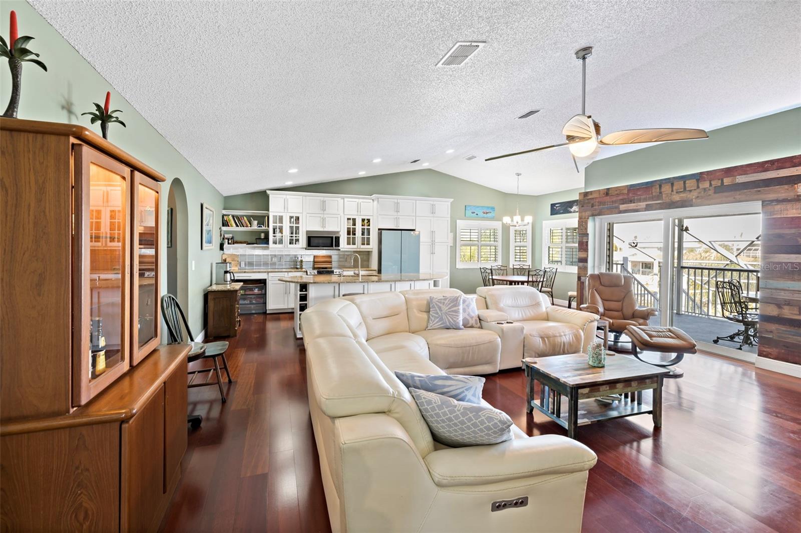 4077 ORIENT DR