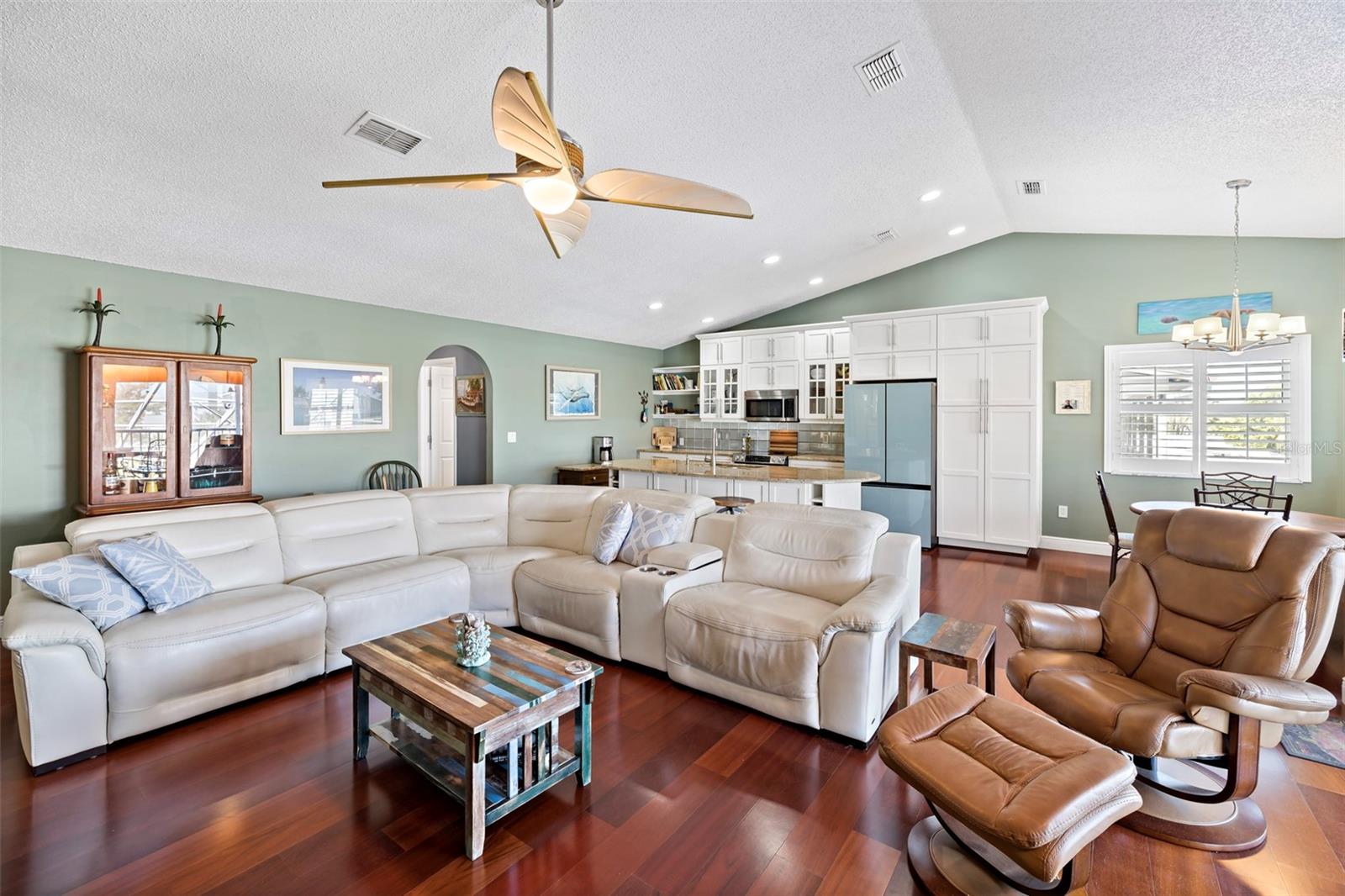 4077 ORIENT DR