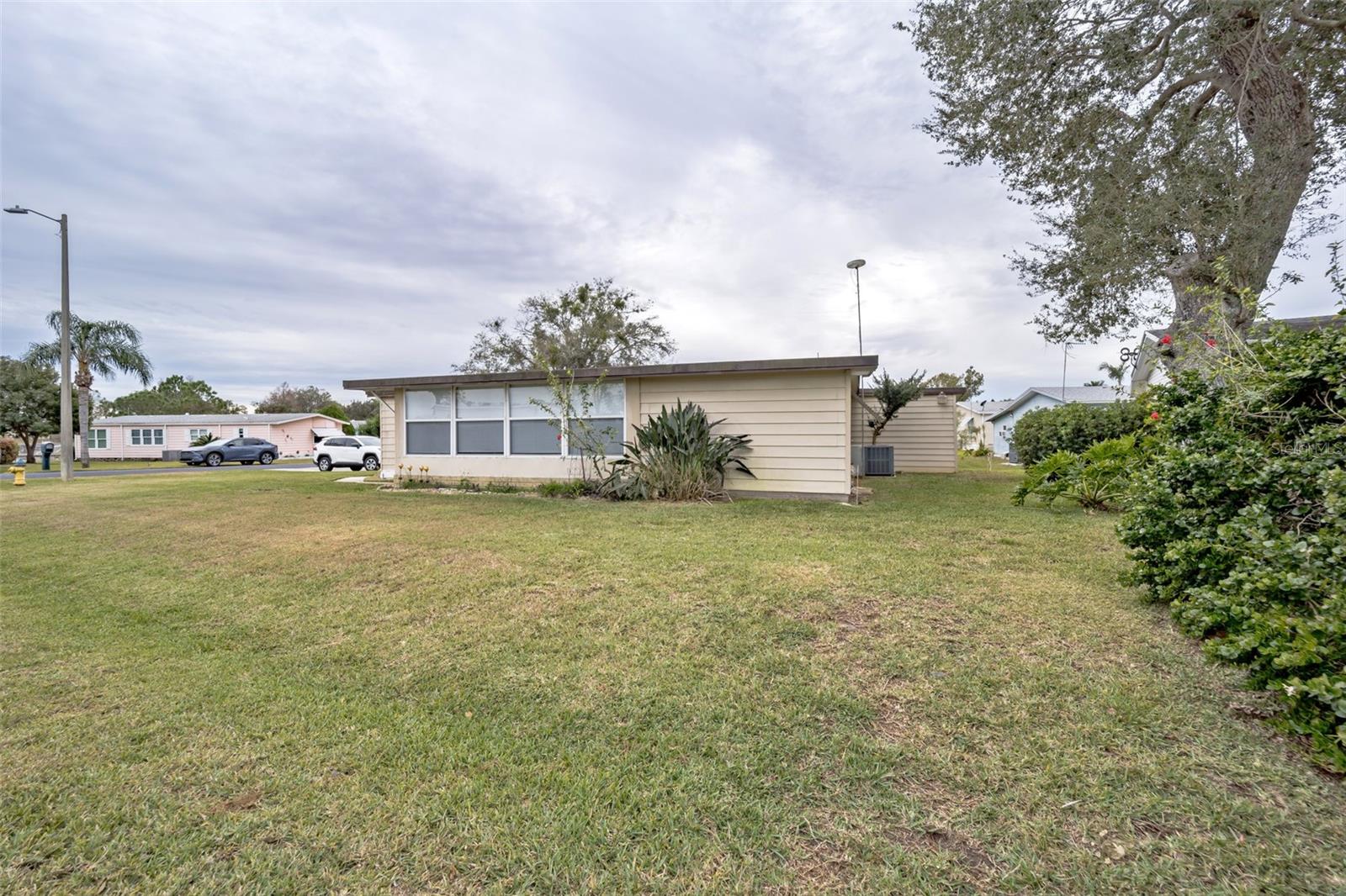 6055 GRAND OAKS DR SE