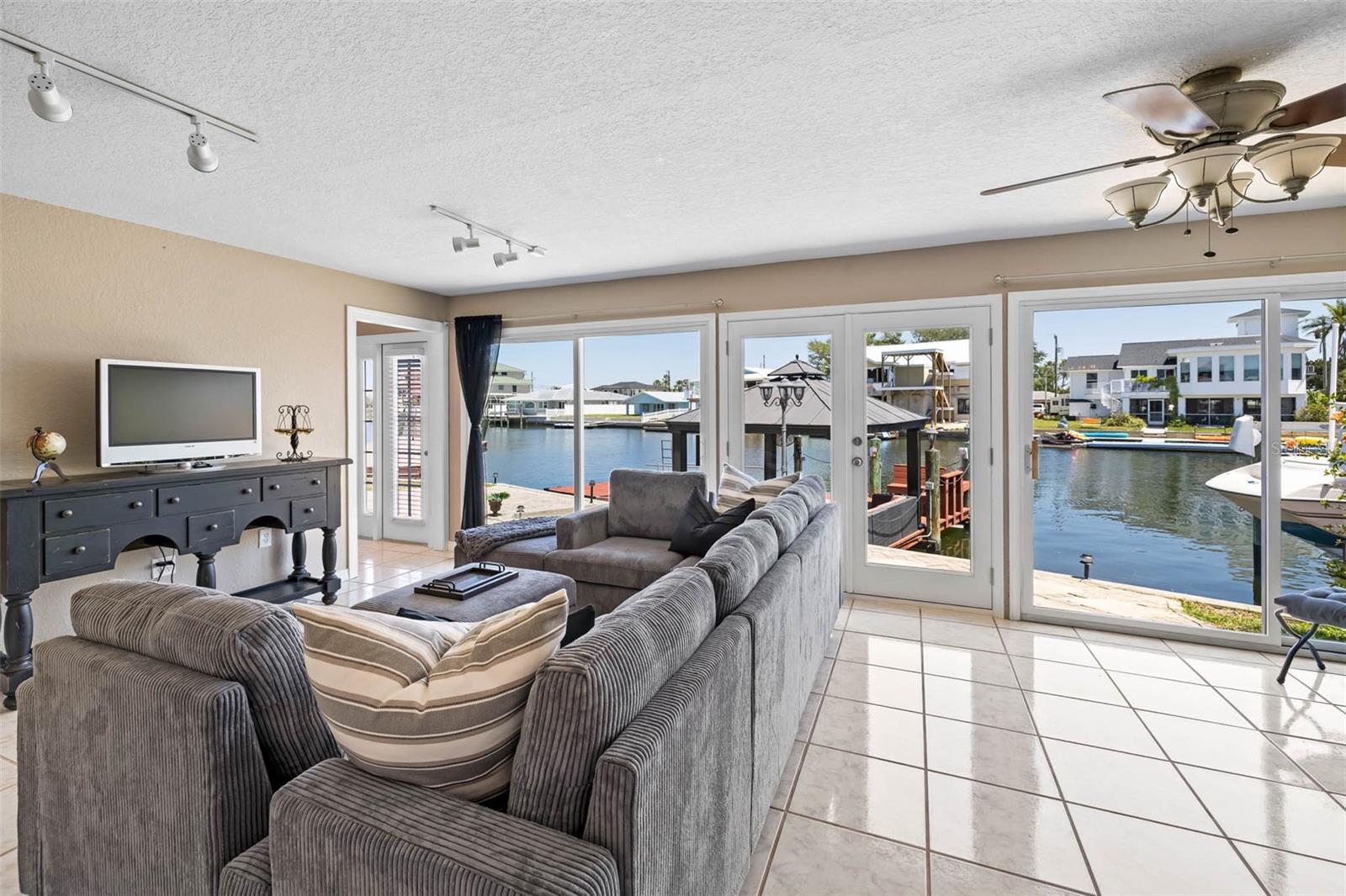 3085 BAYFRONT CIR