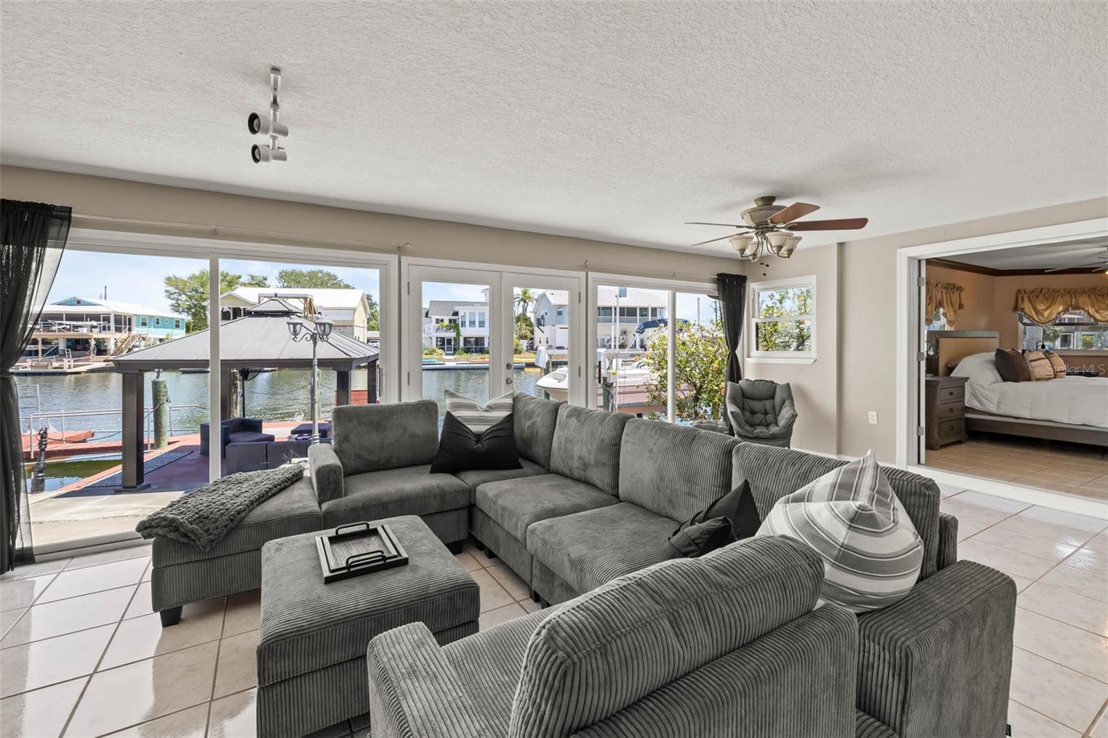 3085 BAYFRONT CIR