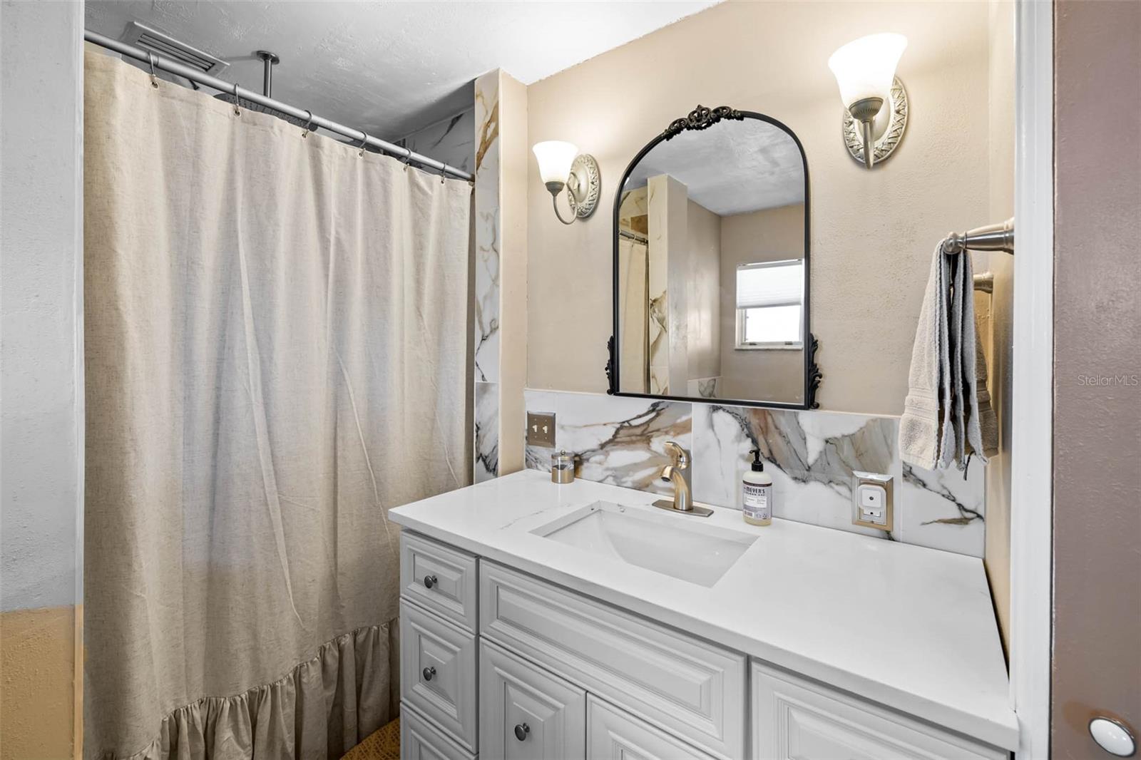 3085 BAYFRONT CIR